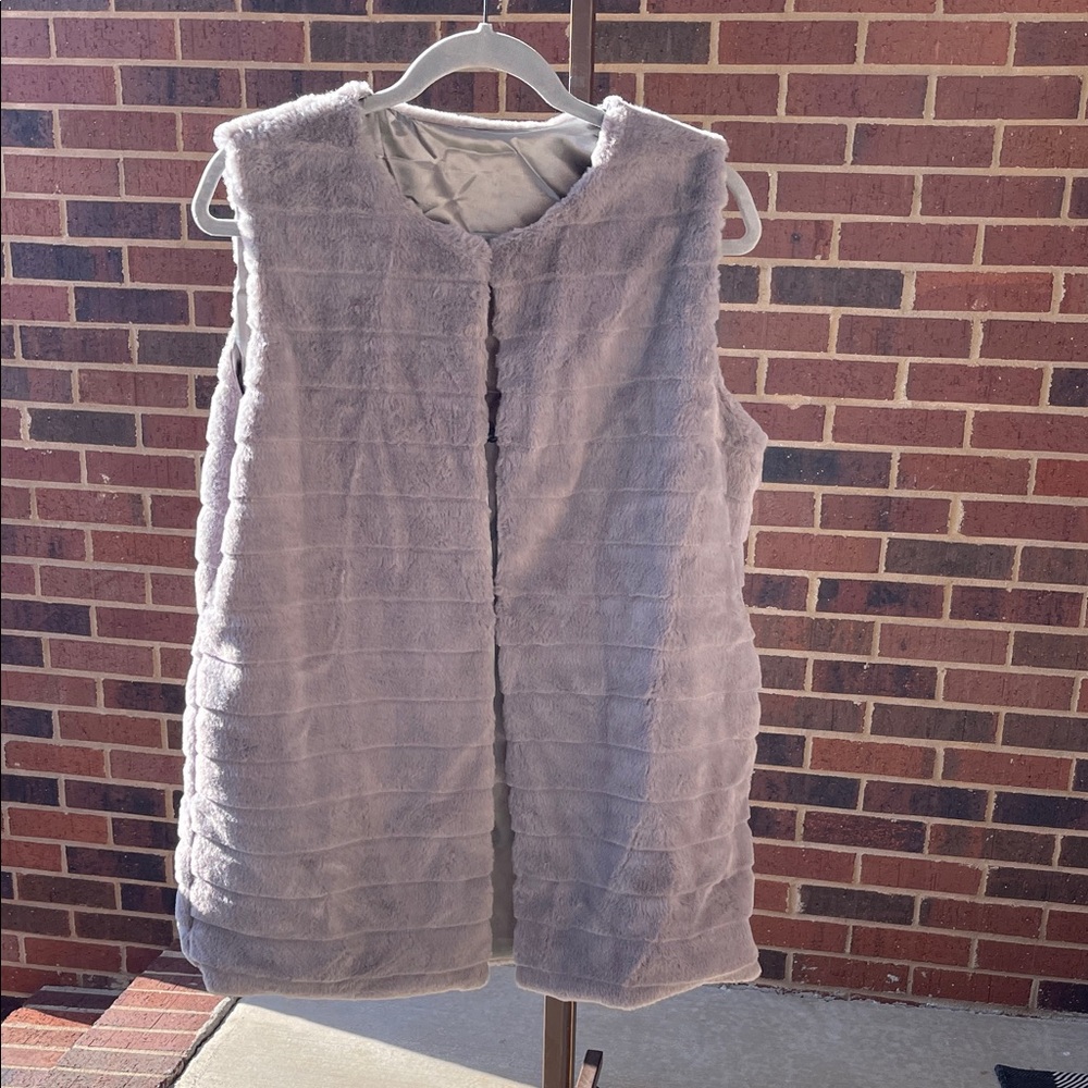 Plush Sleeveless Vest in Light Gray